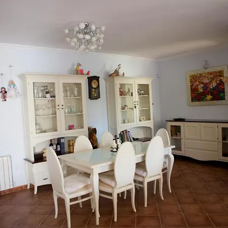 Dama Con Piscina Privada Villa *