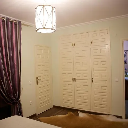 Dama Con Piscina Privada Villa