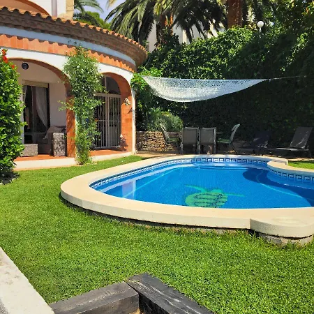 Dama Con Piscina Privada Vila